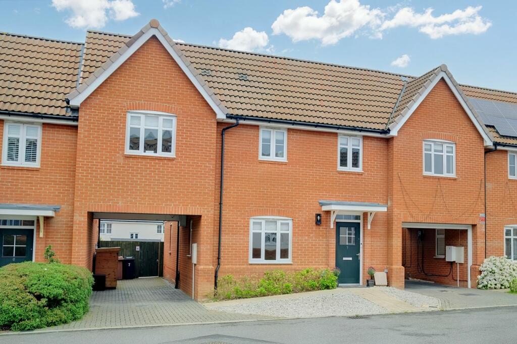 4 bedroom link detached house for sale in Beeches Crescent, Chelmsford, CM1