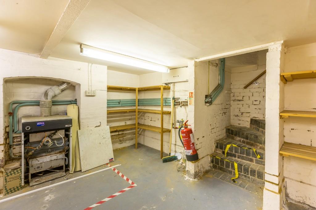 4 bedroom semidetached house for sale in Lawford Road, Rugby