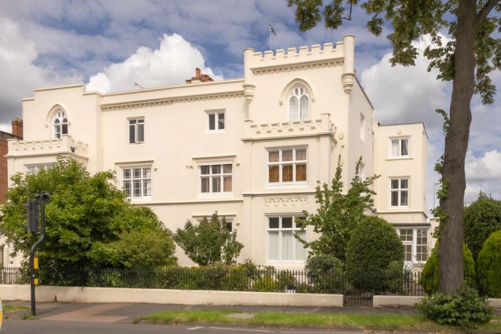 2 bedroom apartment for sale in Warwick Place, Leamington Spa