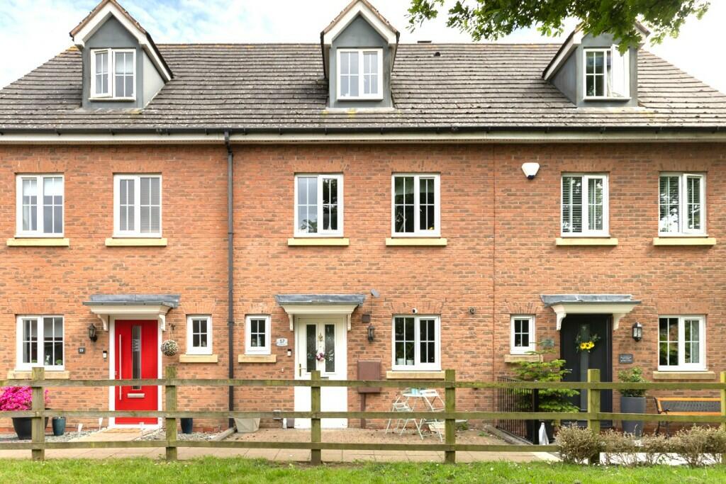 3 bedroom terraced house for sale in Berrybanks, Rugby, Warwickshire, CV22