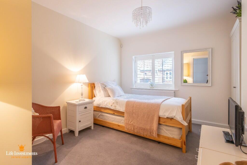 Additional property image - Coombe Road, Rugby, Warwickshire, CV23