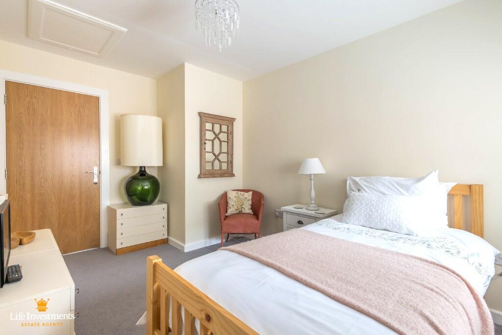Additional property image - Coombe Road, Rugby, Warwickshire, CV23