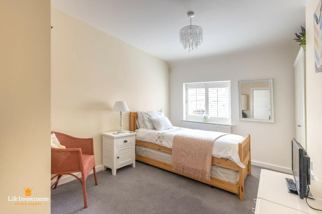 Additional property image - Coombe Road, Rugby, Warwickshire, CV23
