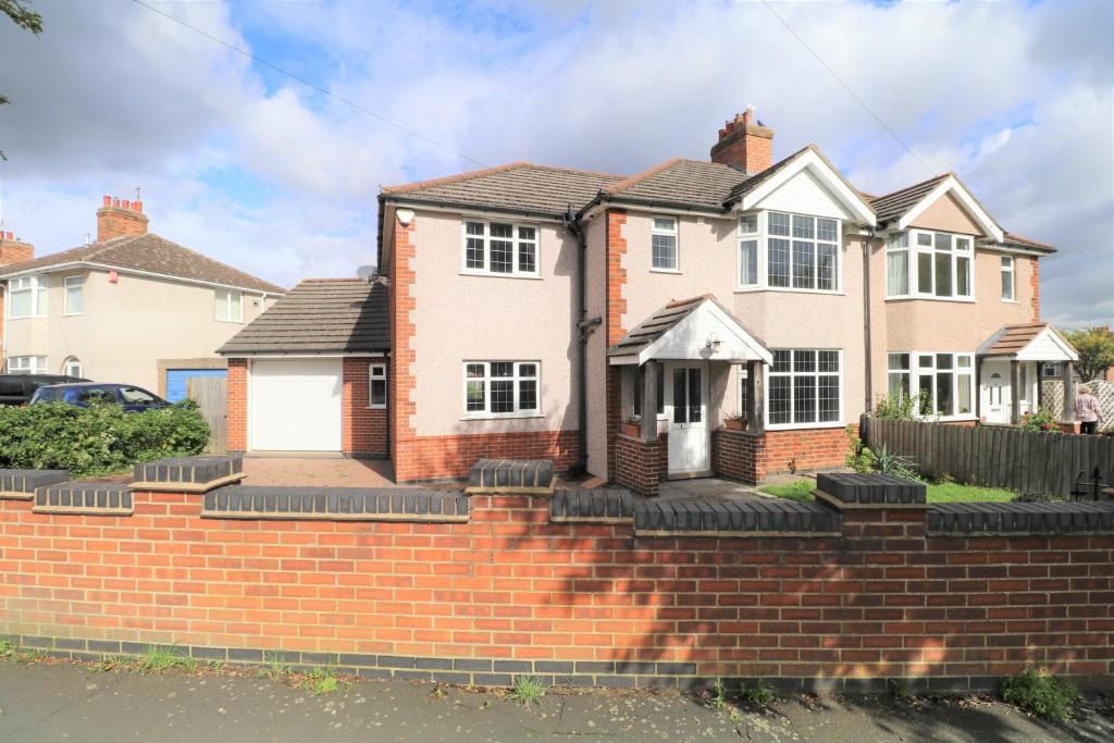 4 bedroom semidetached house for sale in Kingsley Avenue, Rugby