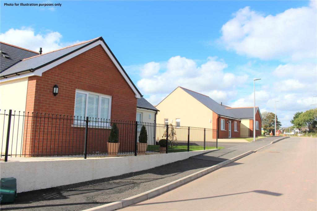 3 bedroom semidetached house for sale in Bowett Close, Hundleton