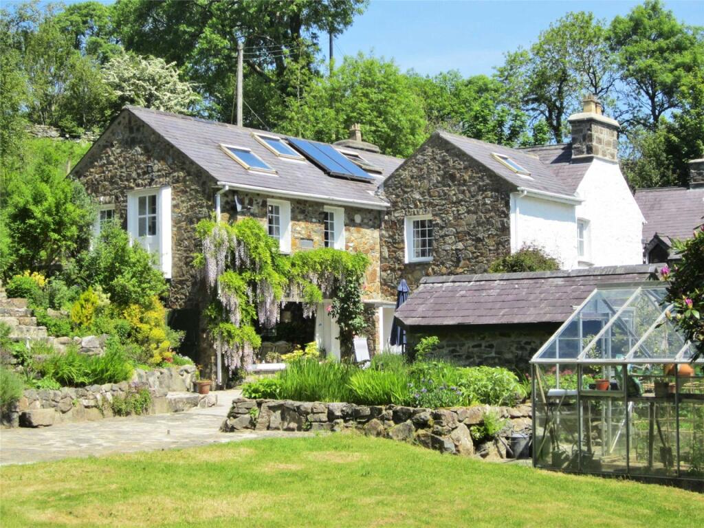 5 bedroom detached house for sale in Newport, Pembrokeshire, SA42