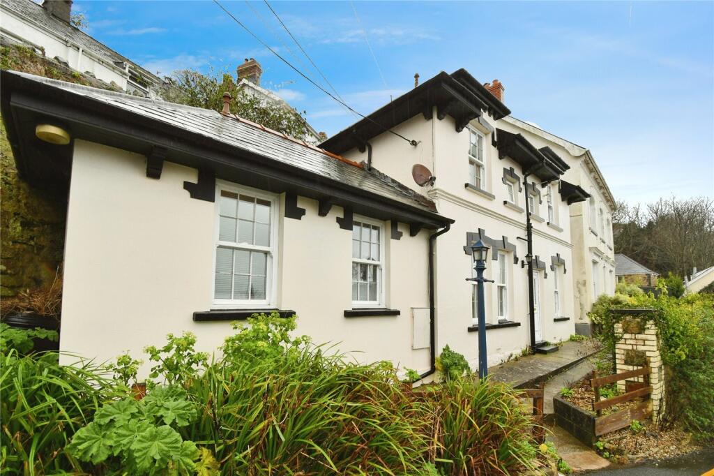 2 bedroom detached house for sale in Goodwick Square, Goodwick