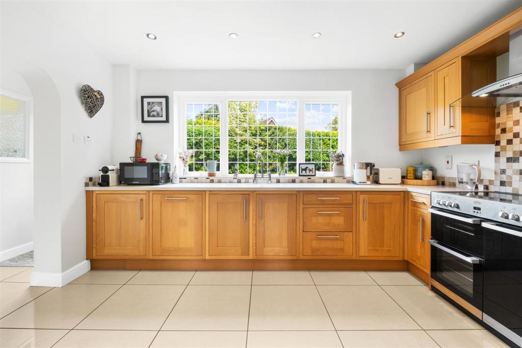 4 bedroom detached house for sale in Hadley End, Yoxall, BurtonOn