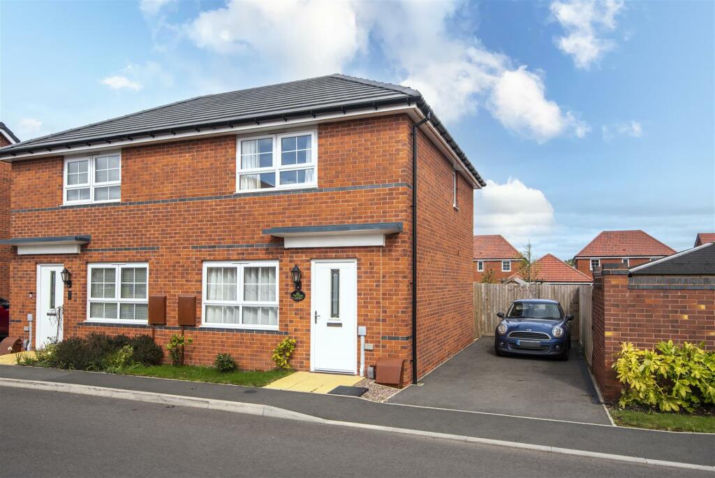 2 bedroom semidetached house for sale in Goring Drive, Fradley