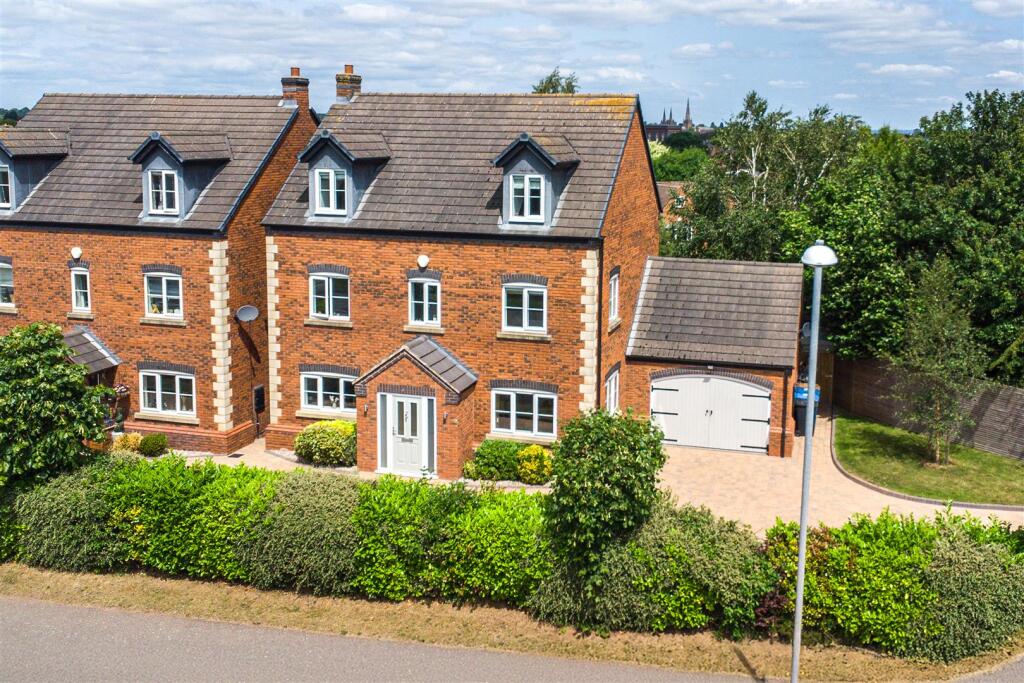 Main image of property: Chesterfield Walk, Lichfield