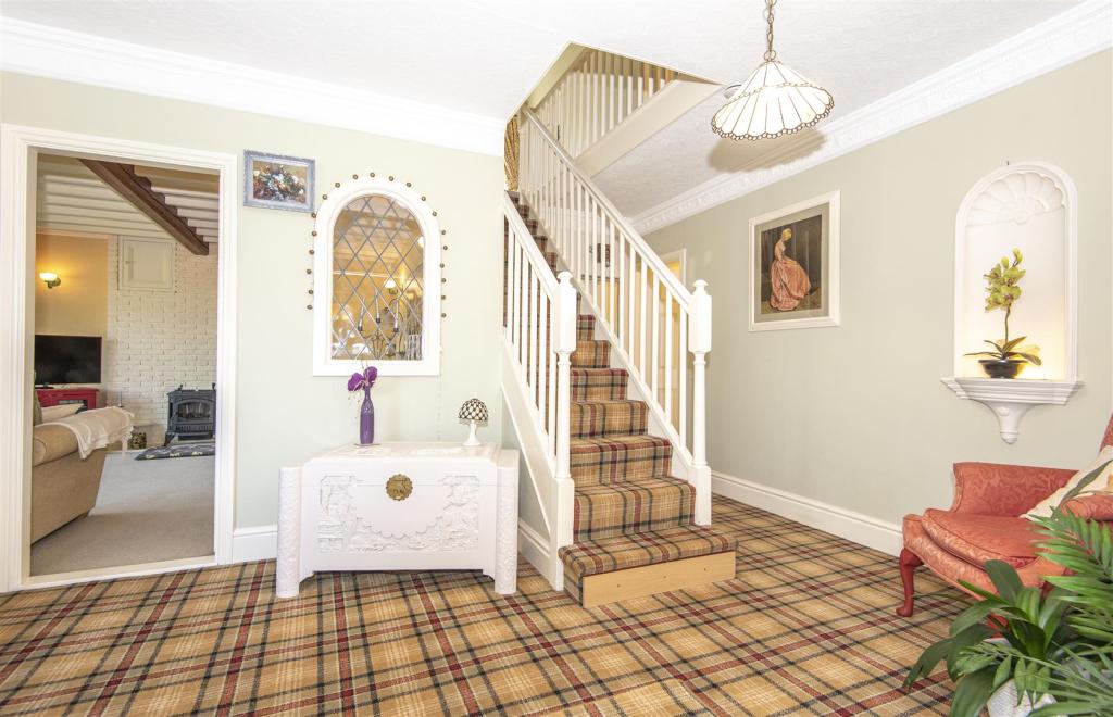 4 bedroom detached house for sale in Dark Lane, Alrewas, BurtonOn