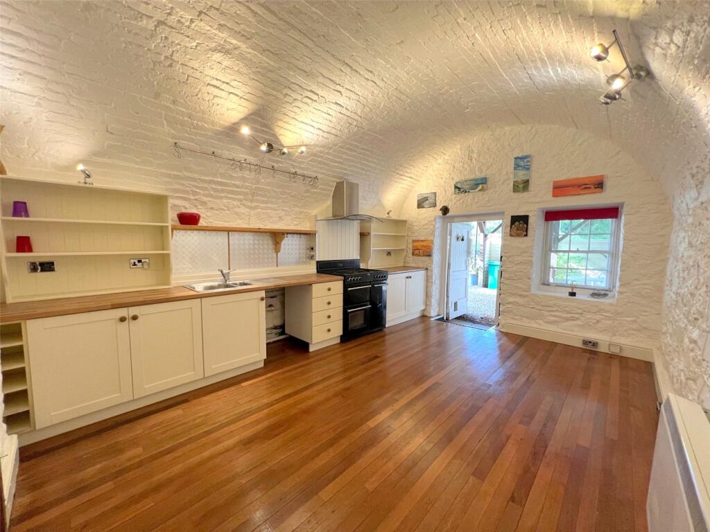 3 bedroom end of terrace house for sale in Dark Street, Haverfordwest