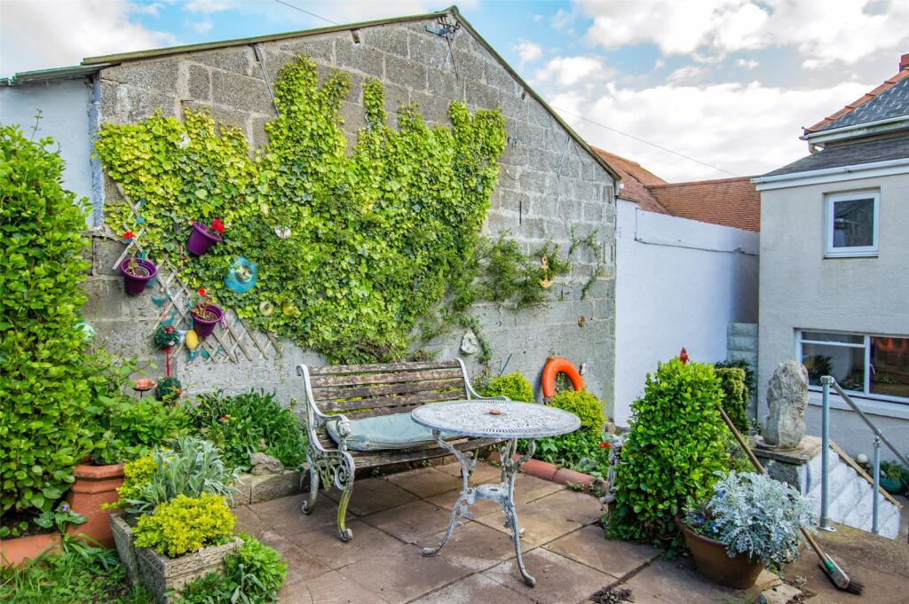 4 bedroom detached house for sale in The Rath, Milford Haven, SA73