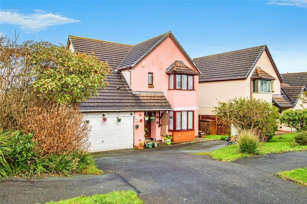 4 bedroom detached house for sale in Wood Lane, Neyland, Milford Haven