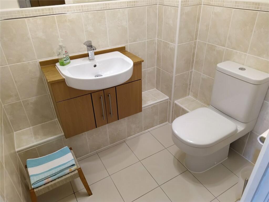 2 bedroom flat for sale in Paxton Court, White Lion Street, Tenby, SA70