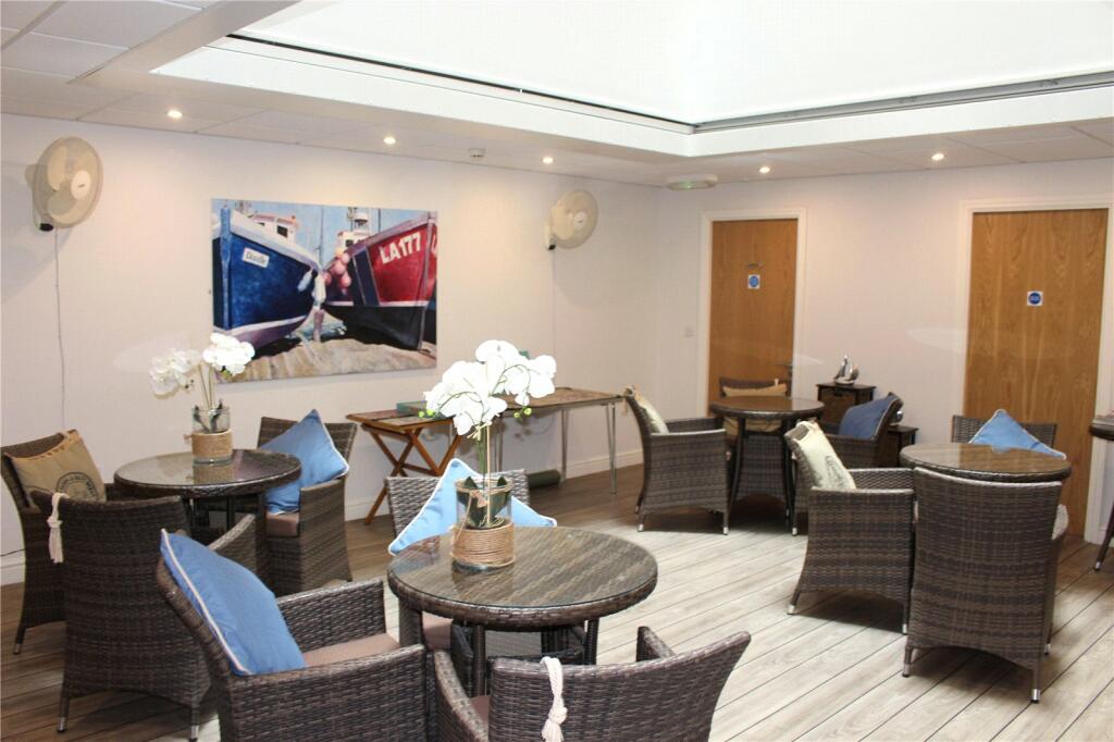 2 bedroom flat for sale in Paxton Court, White Lion Street, Tenby, SA70