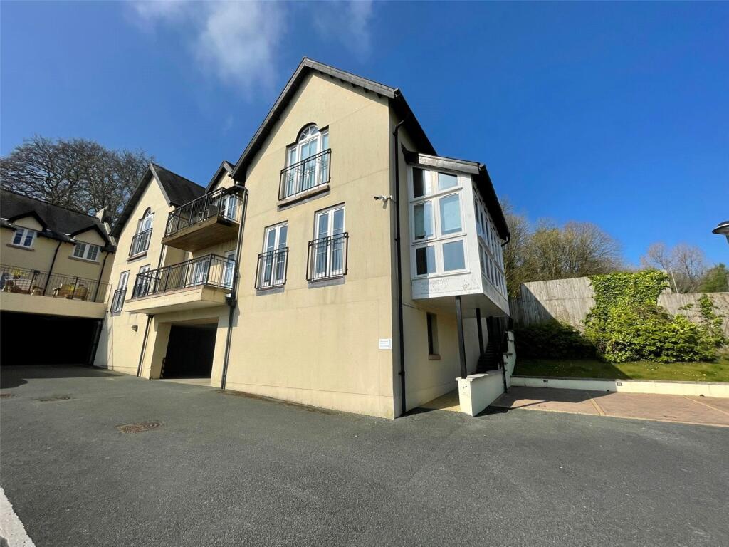 2 bedroom flat for sale in Rhodewood House, Saundersfoot, Pembrokeshire, SA69