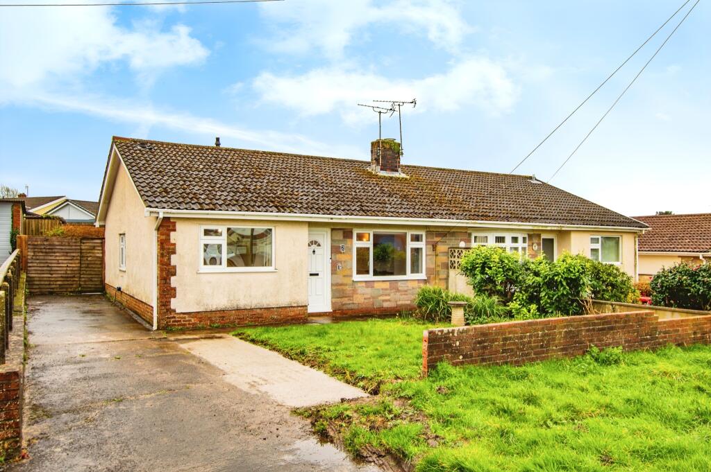 3 bedroom bungalow for sale in Hunters Park, New Hedges, Tenby