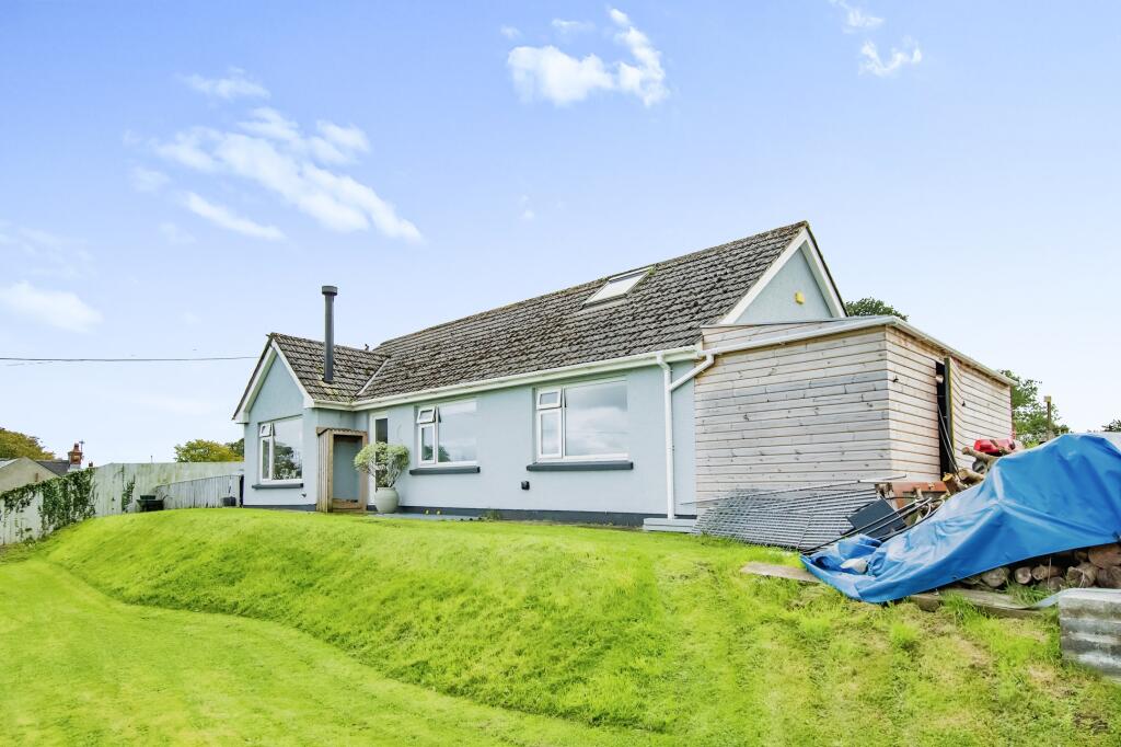 4 bedroom bungalow for sale in Begelly, Kilgetty, Pembrokeshire, SA68