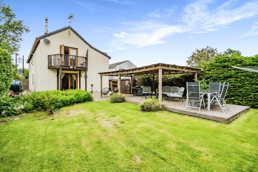 5 bedroom detached house for sale in New Road, Begelly, Kilgetty, Pembrokeshire, SA68