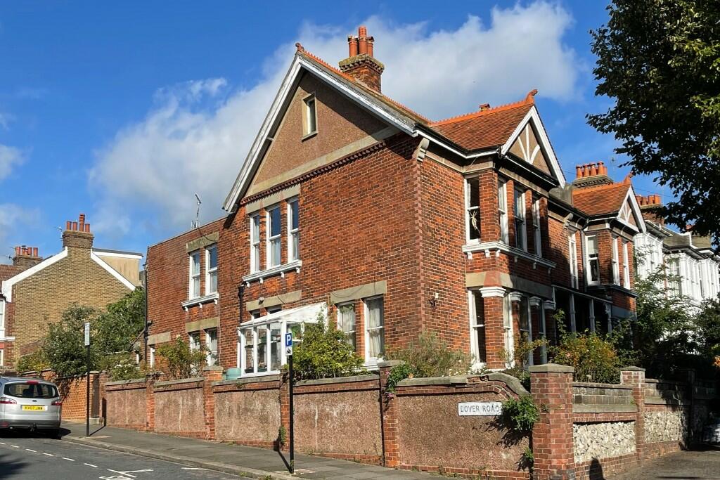 4 bedroom end of terrace house for sale in Ditchling Road, BN1