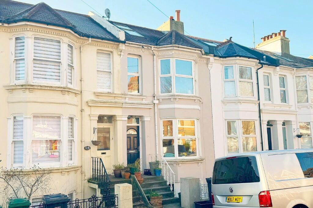 4 bedroom terraced house for sale in Hythe Road, BN1