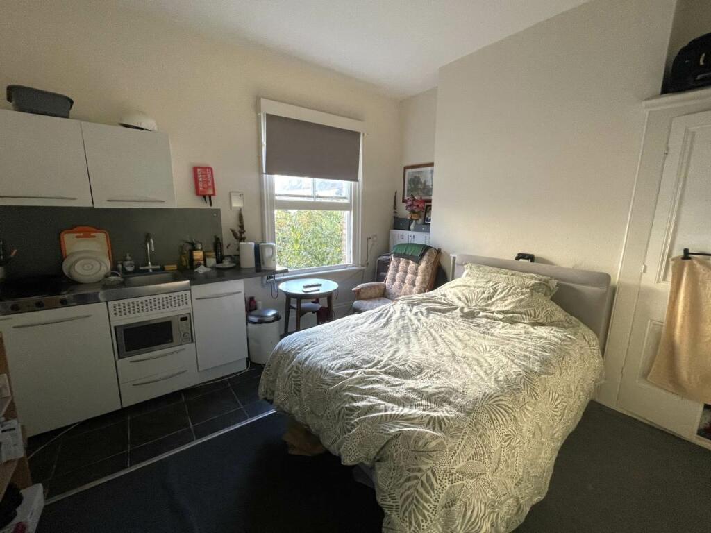 Studio flat for rent in Osmond Road, Hove, East Sussex, BN3
