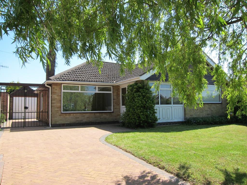 3 bedroom bungalow for sale in Rise Park road , Rise Park, Nottingham, NG5