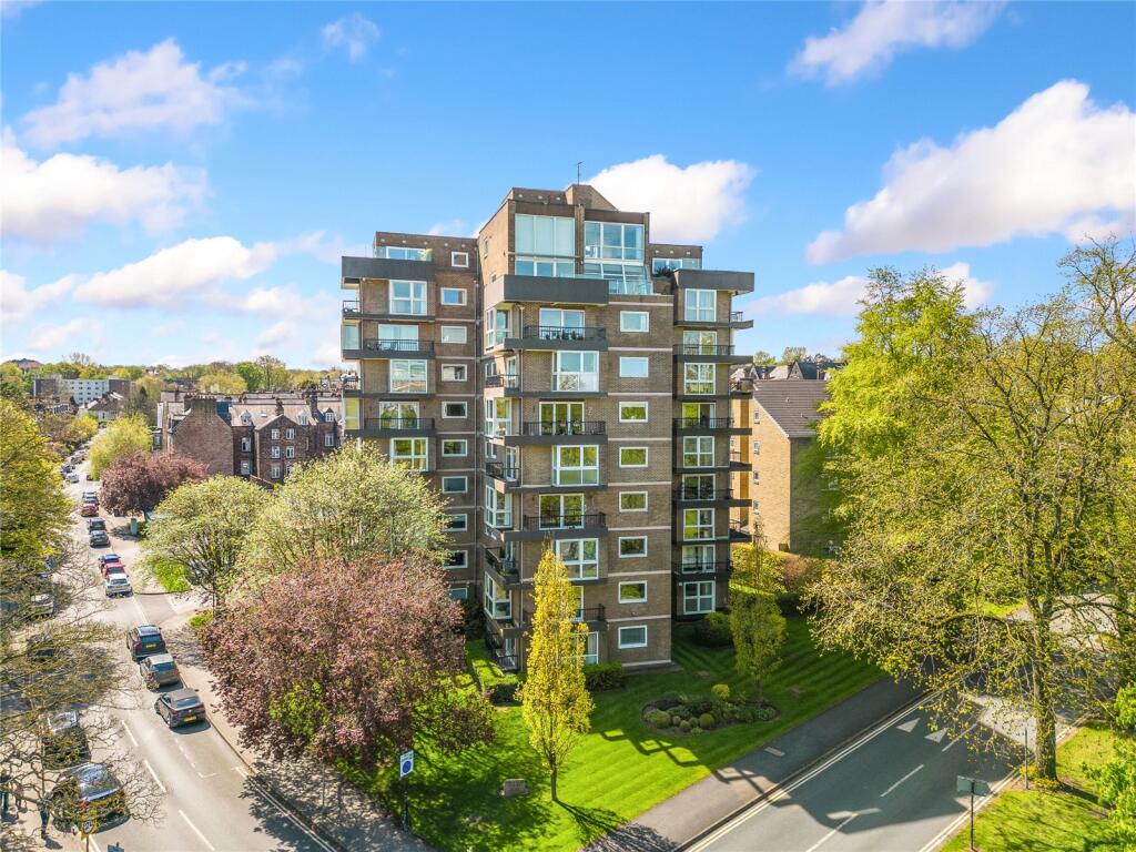 3 bedroom apartment for sale in St. Mary's Walk, Harrogate, HG2