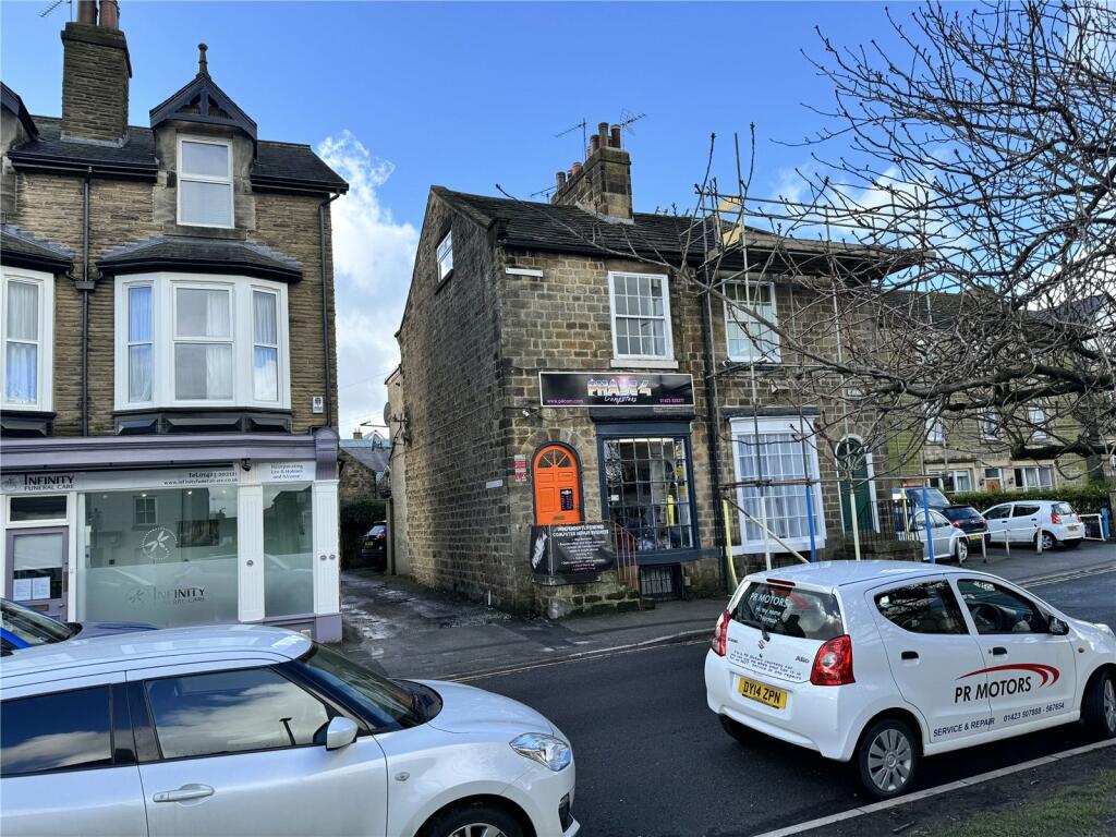 End of terrace house for sale in Regent Parade, Harrogate, HG1