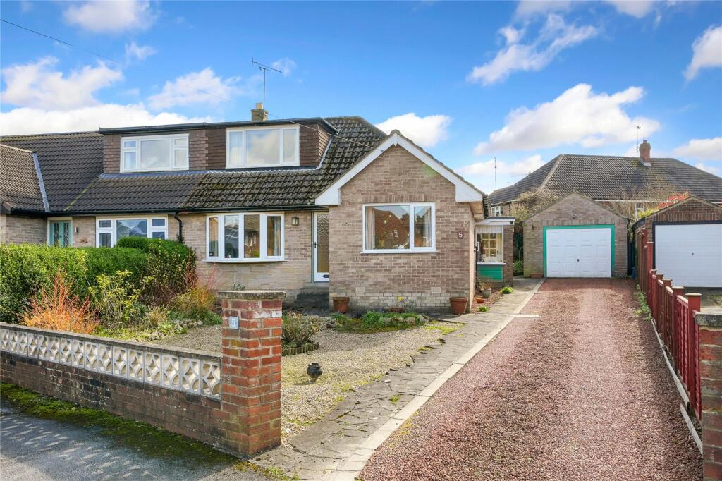 2 bedroom bungalow for sale in Plompton Grove, Harrogate, HG2