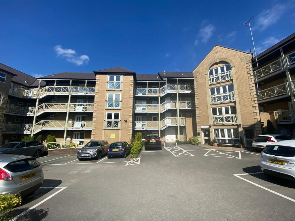 2 bedroom apartment for sale in Haywra Court, Harrogate, North Yorkshire, HG1