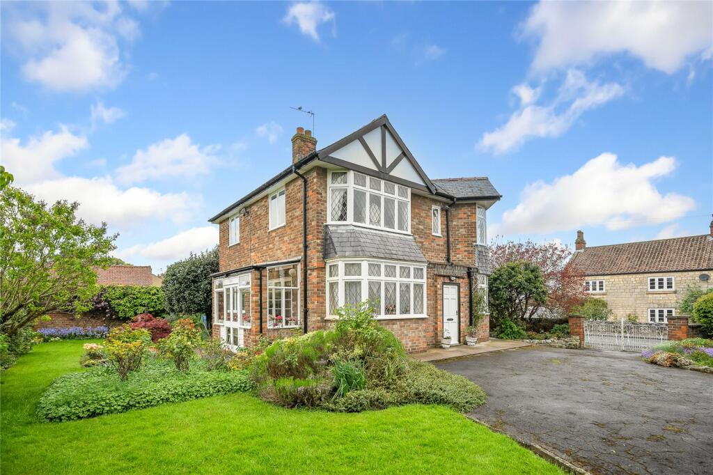 3 bedroom detached house for sale in Station Lane, Burton Leonard