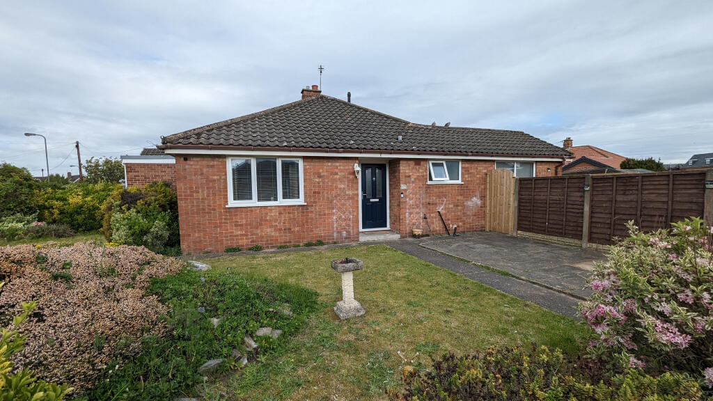 2 bedroom bungalow for rent in Savon Hook, Formby, L37