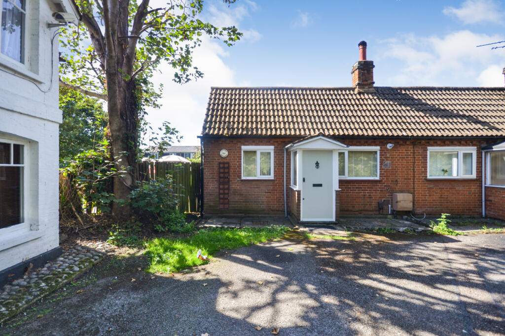 Main image of property: Crabbs Cottage, St Johns Walk, Old Harlow, Essex, CM17