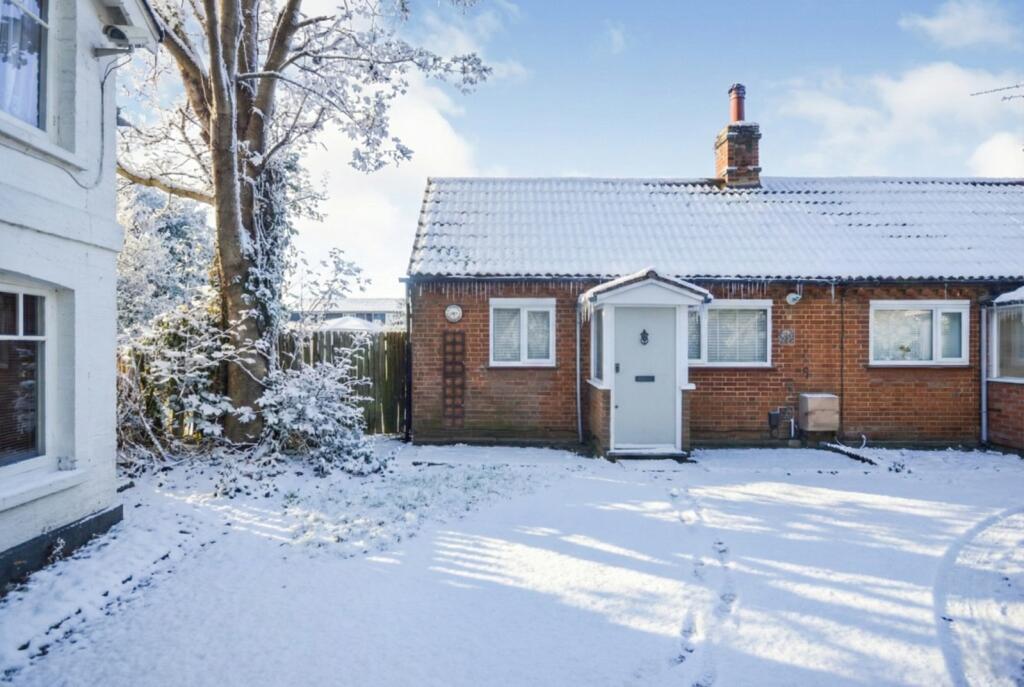 Main image of property: Crabbs Cottage, St Johns Walk, Old Harlow, Essex, CM17