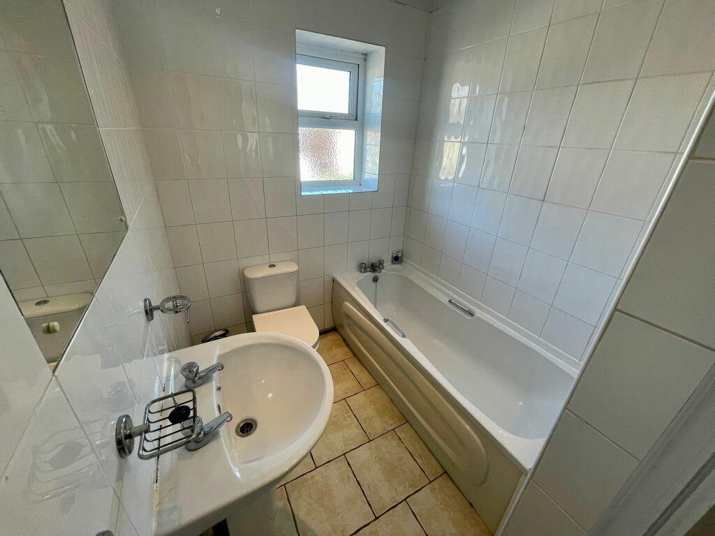 Additional property image - FIVE DOUBLE BEDROOM STUDENT HOUSE (P02821)
