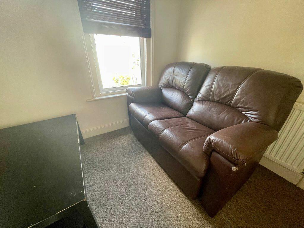 Additional property image - STUDENT THREE BEDROOM, CHARMINSTER (P01409)