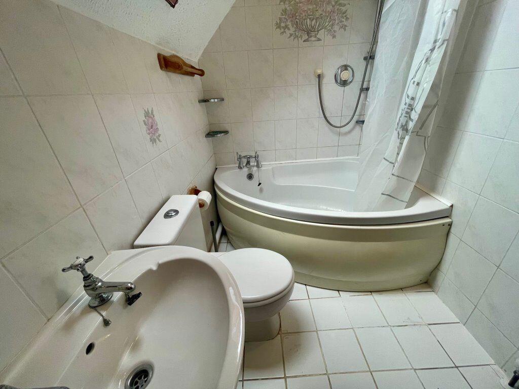 Additional property image - THREE DOUBLE BEDROOM STUDENT FLAT, BOURNEMOUTH