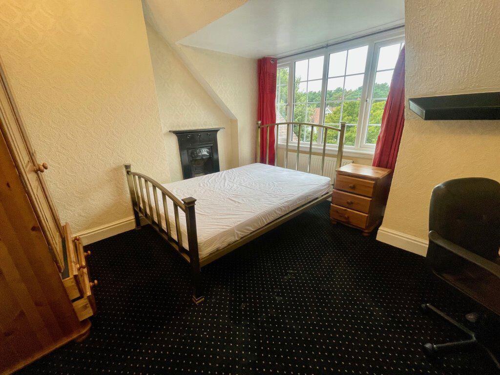 Additional property image - THREE DOUBLE BEDROOM STUDENT FLAT, BOURNEMOUTH