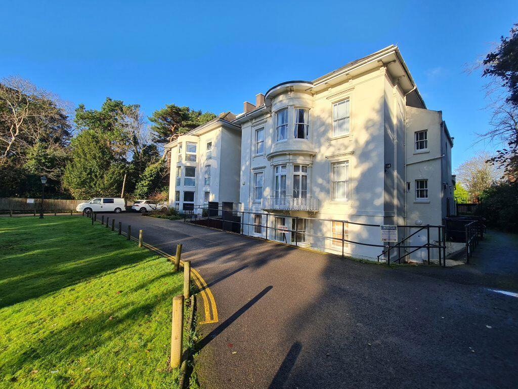Main image of property: LARGE ONE BEDROOM GROUND FLOOR FLAT, BOURNEMOUTH