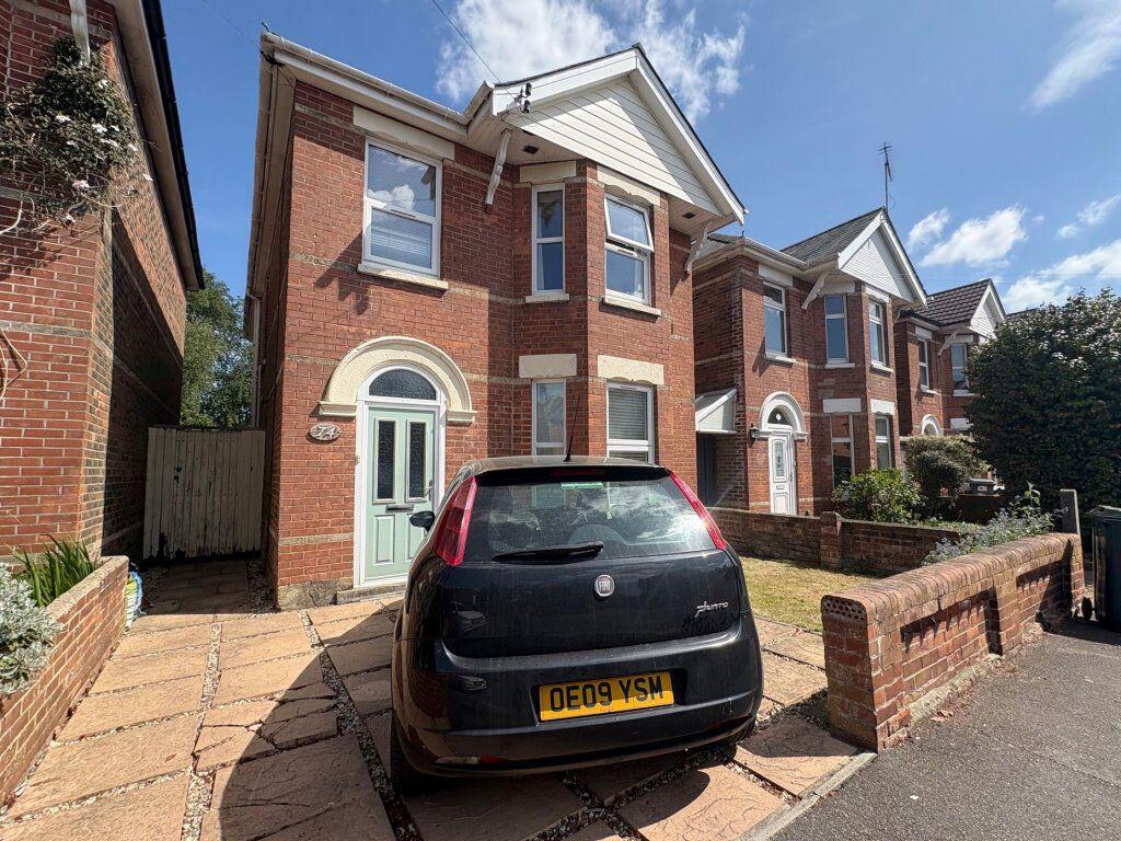 Main image of property: STUDENT FIVE DOUBLE BEDROOMS, CHARMINSTER (P07812)