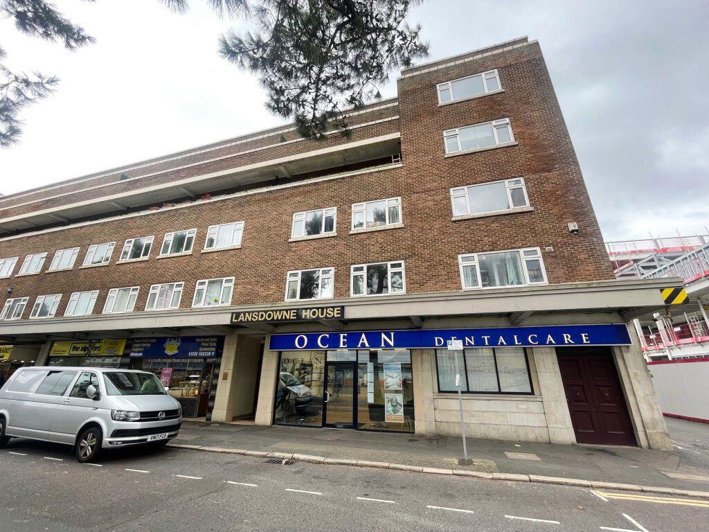Main image of property: STUDENT/ SHARER THREE DOUBLE BEDROOM FLAT (P01846)