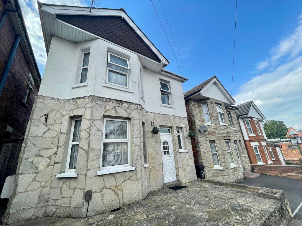 Main image of property: FOUR DOUBLE BEDROOM STUDENT HOUSE, WINTON (P04074)