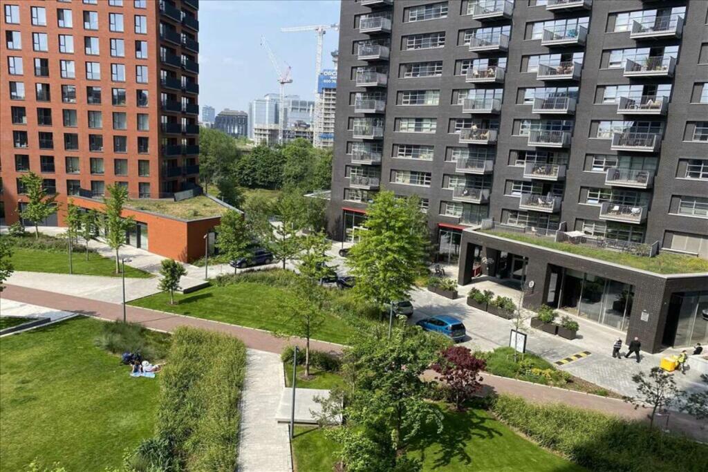 Main image of property: Grantham House, E14