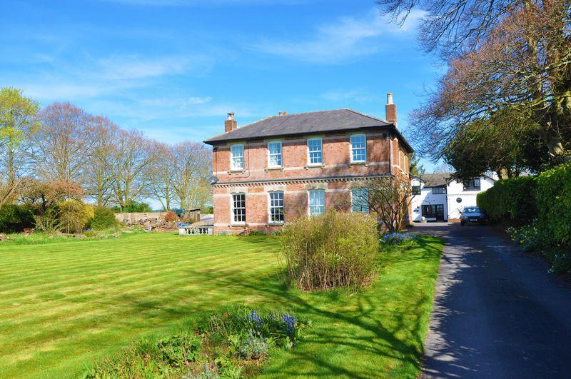 2 bedroom flat for sale in Weyhill Road, Andover, SP11