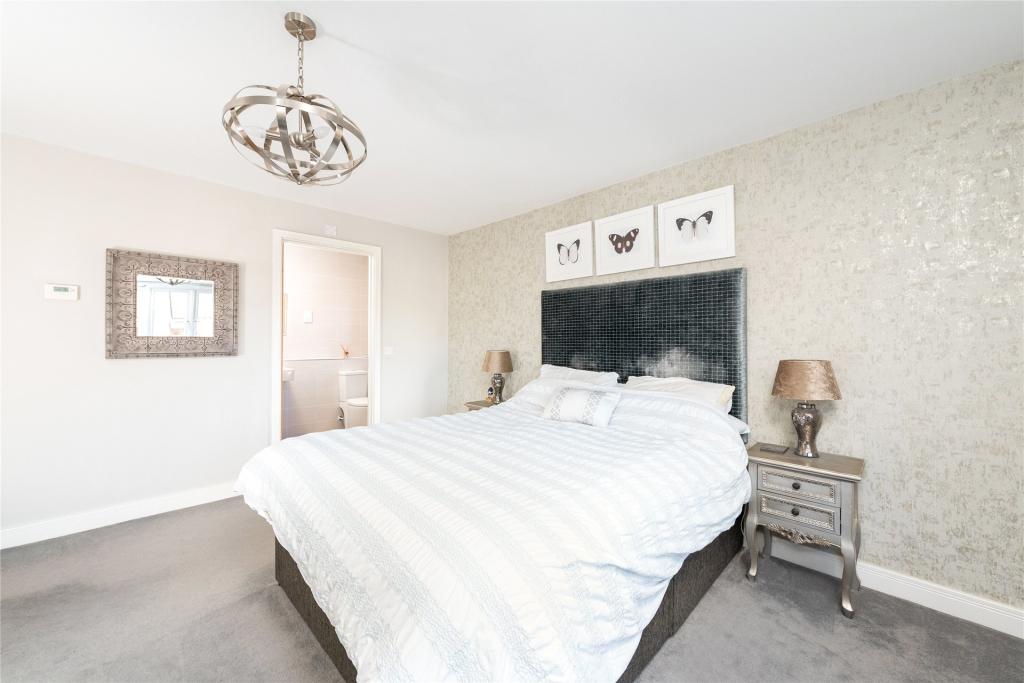 5 bedroom detached house for sale in Bromham Road, Biddenham