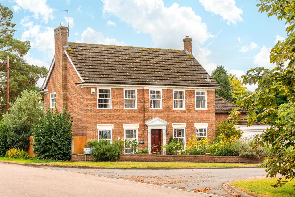 4 bedroom detached house for sale in Ison Close, Biddenham