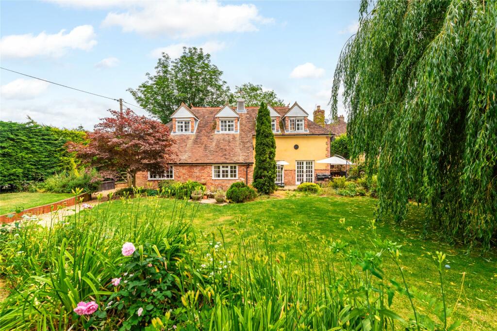 4 bedroom detached house for sale in Lodge Road, Sharnbrook