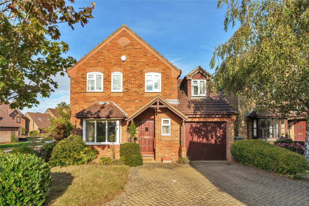 4 bedroom detached house for sale in Franklyn Gardens, Biddenham